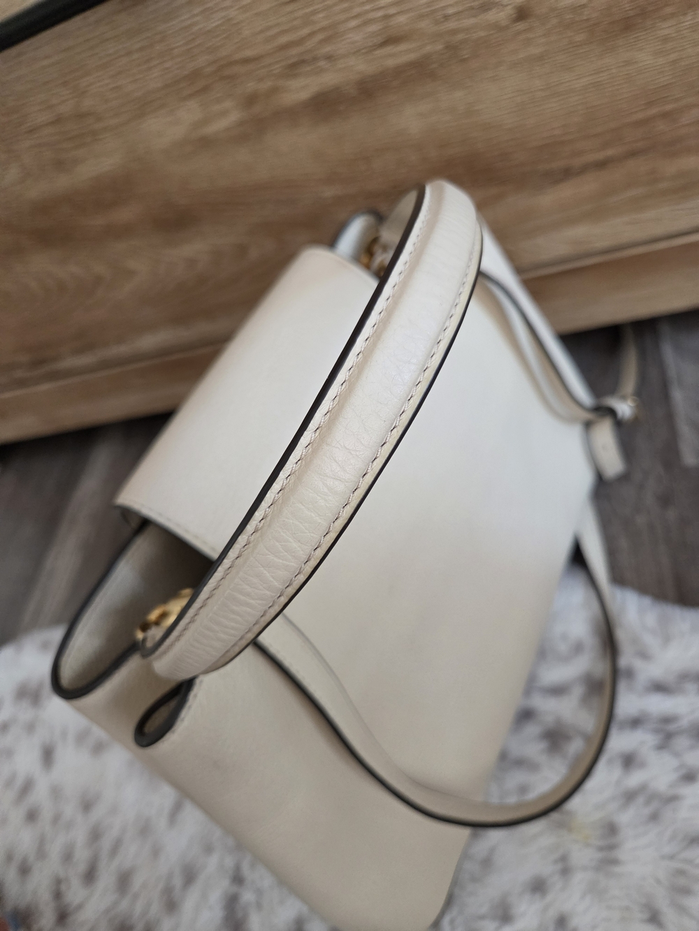 Tory Burch Cream Pebbled Leather Top-Handle Satchel with Gold Logo - Picture 4 of 11